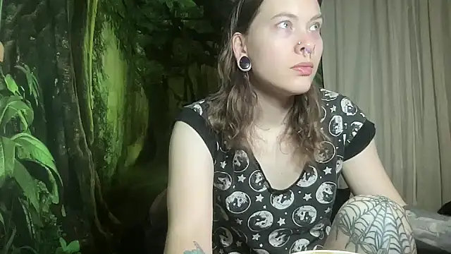 Snapshot of mo0ngoddess chatting on 01-18-25, 01:30 mo0ngoddess online show from 01-18-25, 01:30