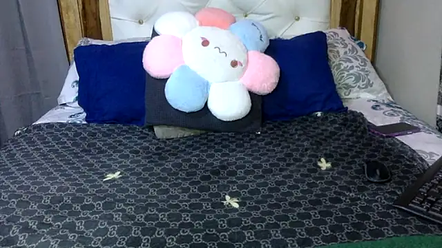 Snapshot of creamyamber chatting on 02-13-26, 12:39 creamyamber online show from 02-13-26, 12:39