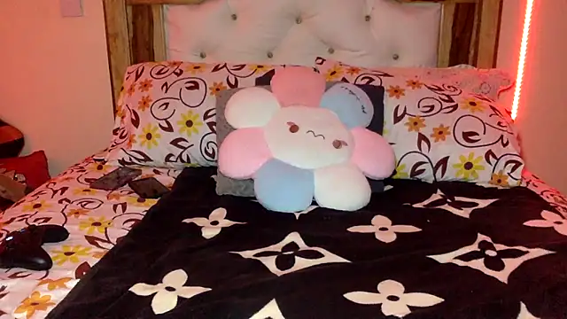 creamyamber online show from 04-10-26, 01:55