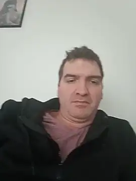 Snapshot of oncle33 chatting on 05-18-26, 05:30 oncle33 online show from 05-18-26, 05:30
