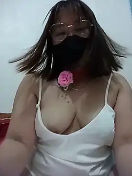 Mei iu online show from 06-15-26, 01:24