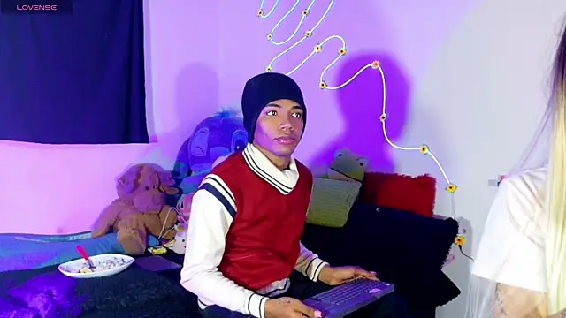 violeta E  online show from 05-18-26, 04:29
