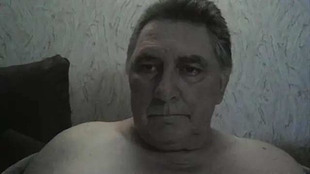 Snapshot of edje59a chatting on 12-04-25, 01:26 edje59a online show from 12-04-25, 01:26