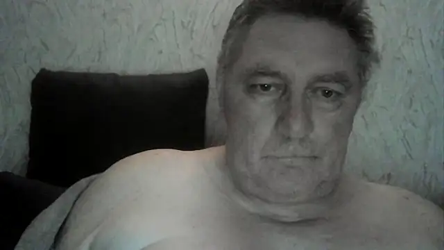 Snapshot of edje59a chatting on 02-12-26, 02:17 edje59a online show from 02-12-26, 02:17