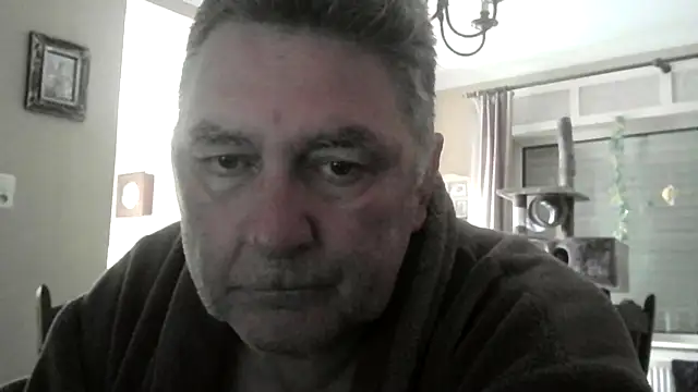 Snapshot of edje59a chatting on 04-09-26, 06:52 edje59a online show from 04-09-26, 06:52