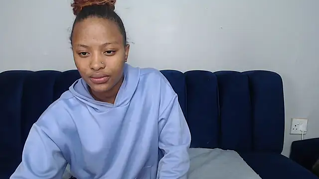Snapshot of Youngling05 chatting on 07-15-26, 06:18 Youngling05 online show from 07-15-26, 06:18
