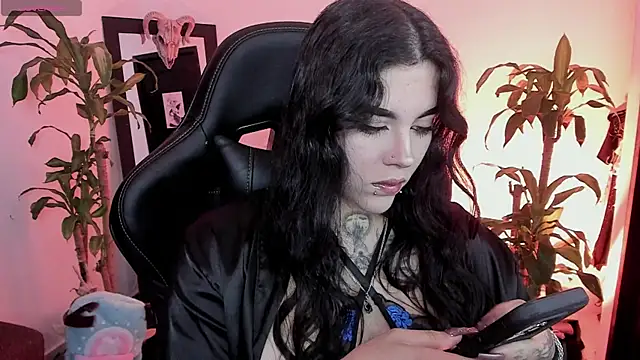 MissCharlottte 18 online show from 06-25-26, 03:17