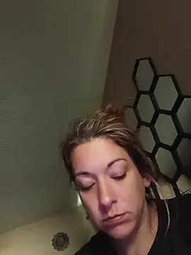 missbellastar online show from 05-18-26, 08:25