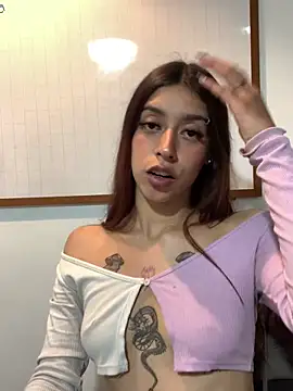 SarahFox- online show from 05-11-26, 09:12