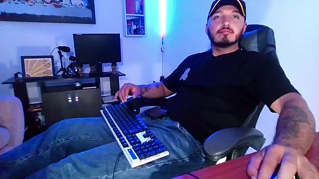 Snapshot of Thiago_420 chatting on 05-15-26, 11:01 Thiago 420 online show from 05-15-26, 11:01
