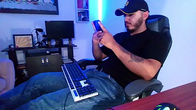 Snapshot of Thiago_420 chatting on 05-15-26, 11:56 Thiago 420 online show from 05-15-26, 11:56