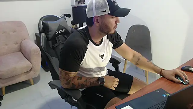 Snapshot of Thiago_420 chatting on 05-28-26, 11:02 Thiago 420 online show from 05-28-26, 11:02