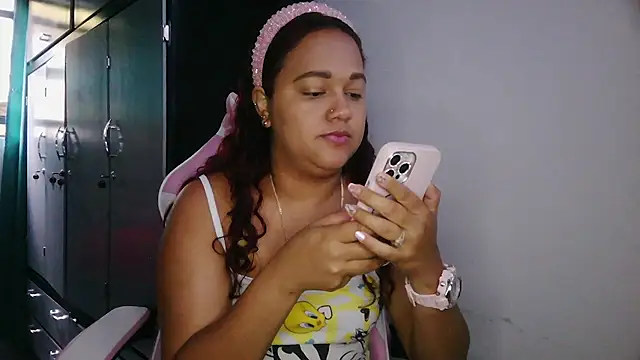 Snapshot of saramichell445734 chatting on 05-26-26, 12:34 saramichell445734 online show from 05-26-26, 12:34