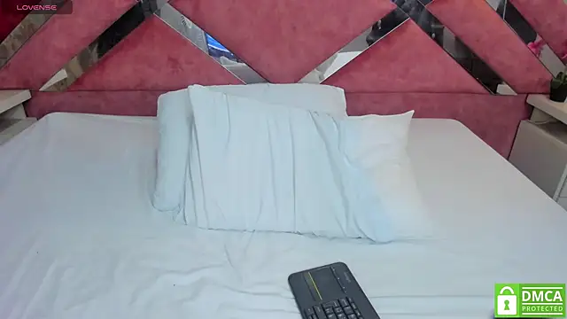 MiaInk  online show from 05-19-26, 01:56