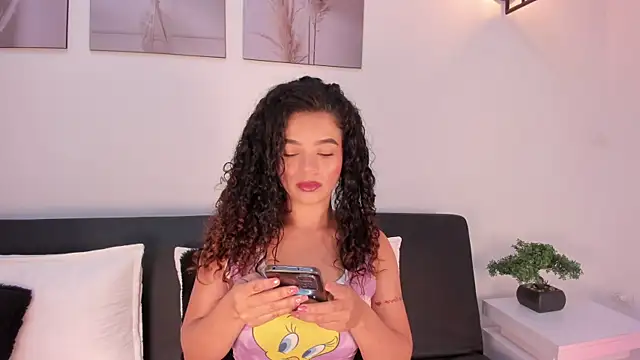 Snapshot of katherin_johnson1 chatting on 06-25-26, 11:37 katherin johnson1 online show from 06-25-26, 11:37