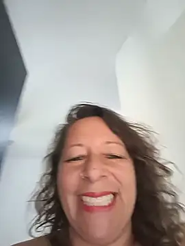 Nikki milf69 online show from 05-27-26, 06:27