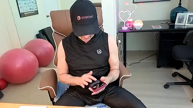 hotdadbod online show from 05-08-26, 09:42