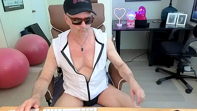 hotdadbod online show from 06-12-26, 09:35