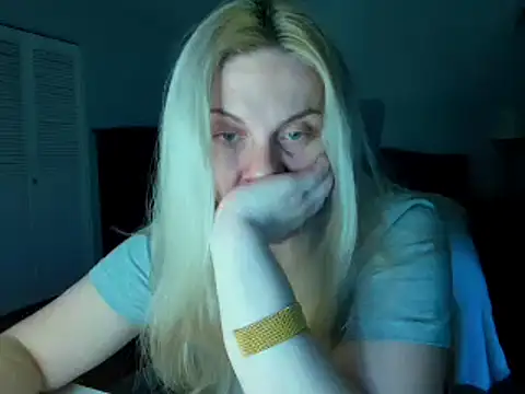 Snapshot of Laviora chatting on 05-13-26, 03:48 Laviora online show from 05-13-26, 03:48