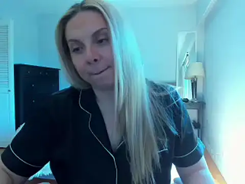 Snapshot of Laviora chatting on 05-27-26, 11:02 Laviora online show from 05-27-26, 11:02