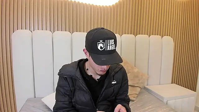 Snapshot of andylol330 chatting on 07-16-26, 02:17 andylol330 online show from 07-16-26, 02:17