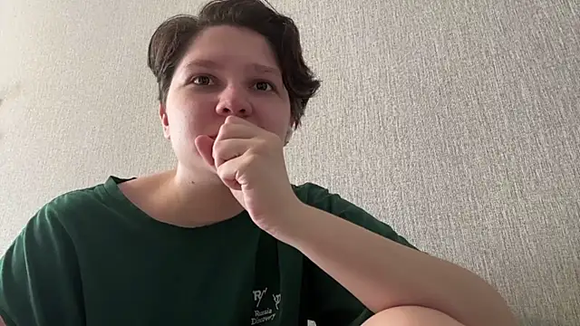 LizCumens online show from 05-19-26, 01:56