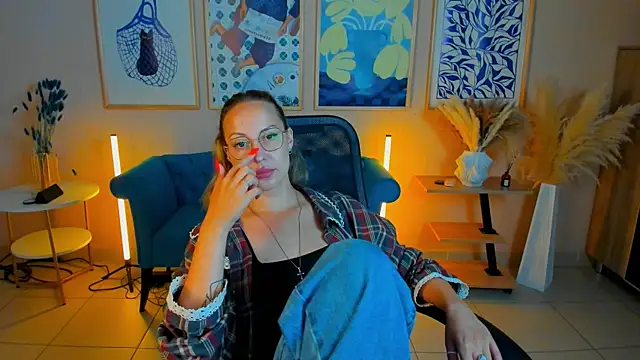 Charlotte Hudson online show from 07-31-26, 04:23