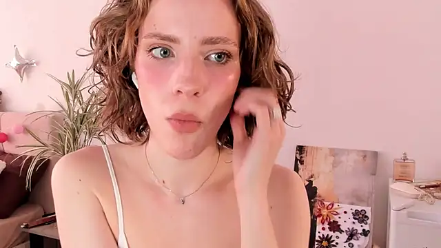 Snapshot of imogensy chatting on 05-21-26, 05:25 imogensy online show from 05-21-26, 05:25