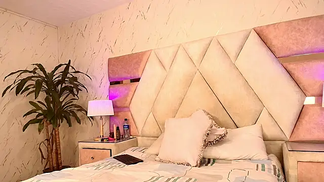 isabella luxet online show from 05-28-26, 06:05