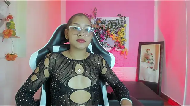 Snapshot of Scarlett_Lune chatting on 05-28-26, 07:11 Scarlett Lune online show from 05-28-26, 07:11