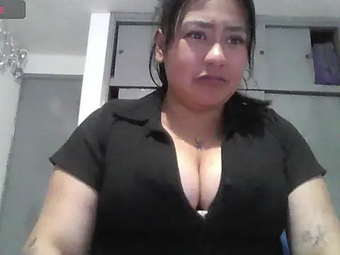 Snapshot of Alaia_moretti chatting on 05-21-26, 03:35 Alaia moretti online show from 05-21-26, 03:35
