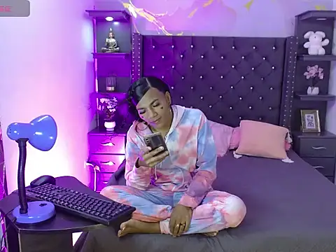 Snapshot of dani_exmixt chatting on 05-27-26, 04:31 dani exmixt online show from 05-27-26, 04:31