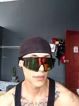 Snapshot of maxwell_crazy1 chatting on 05-24-26, 05:29 maxwell crazy1 online show from 05-24-26, 05:29