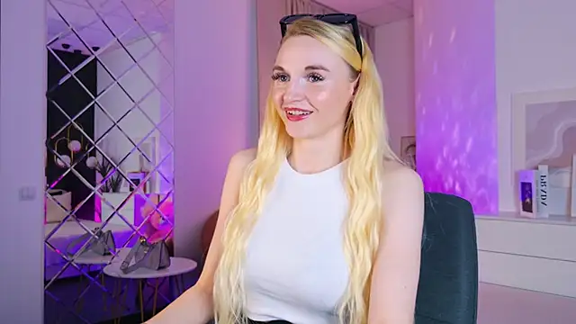 Mila  Lux online show from 05-29-26, 08:29