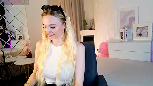 Mila  Lux online show from 06-02-26, 09:06