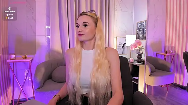 Mila  Lux online show from 06-14-26, 01:46
