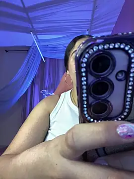 Snapshot of Valeriart chatting on 05-20-26, 12:17 Valeriart online show from 05-20-26, 12:17