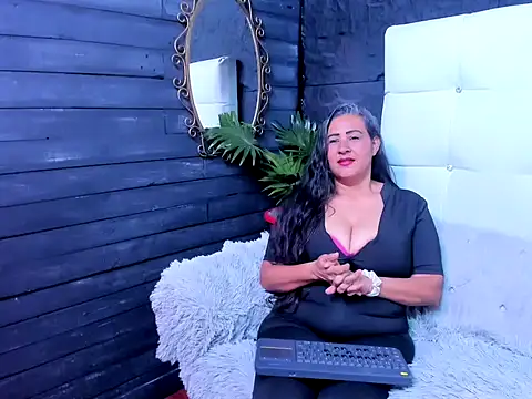 Snapshot of Victoria_kyler chatting on 05-13-26, 02:47 Victoria kyler online show from 05-13-26, 02:47