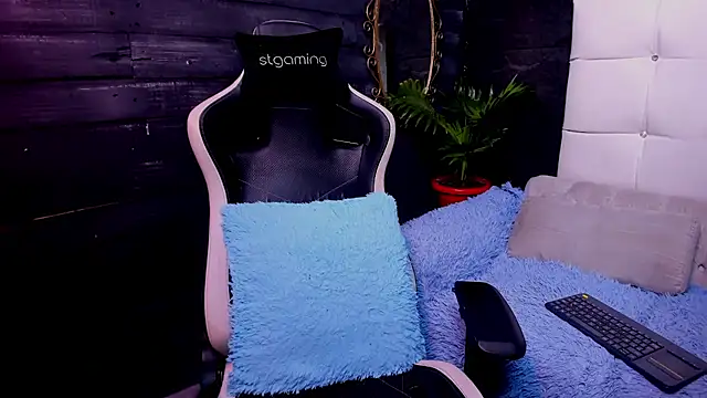 Snapshot of Victoria_kyler chatting on 05-16-26, 11:42 Victoria kyler online show from 05-16-26, 11:42