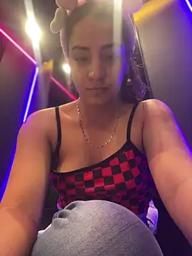 Bella-Saint online show from 05-25-26, 02:28