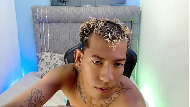 Snapshot of Taylerr_18 chatting on 05-20-26, 12:39 Taylerr 18 online show from 05-20-26, 12:39