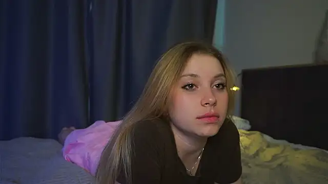 Snapshot of Sairallyn chatting on 05-19-26, 01:56 Sairallyn online show from 05-19-26, 01:56