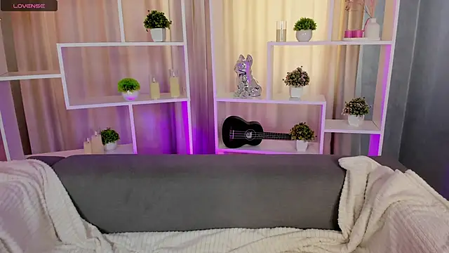 AlexaaBee online show from 05-19-26, 08:09