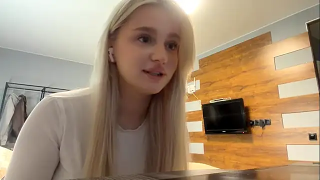 Snapshot of TiffanieSluyter chatting on 05-14-26, 06:04 TiffanieSluyter online show from 05-14-26, 06:04