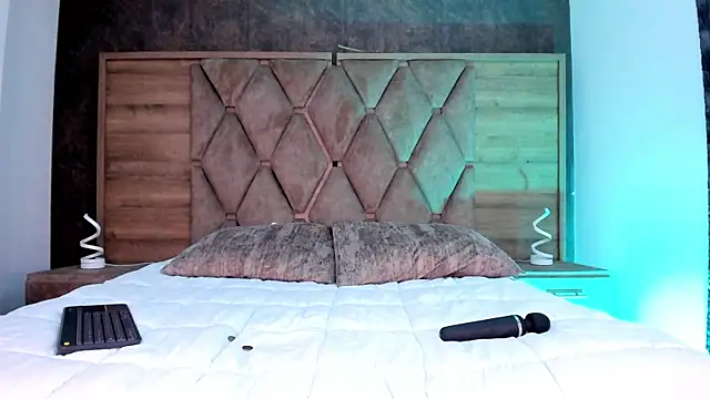 TaylorClay  online show from 05-25-26, 02:12
