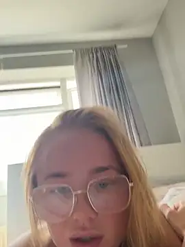 miaflowerxx online show from 07-30-26, 10:58
