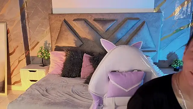 Crystalustt online show from 05-20-26, 12:11