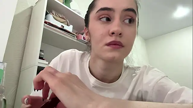 Snapshot of raisatdj chatting on 05-15-26, 01:29 raisatdj online show from 05-15-26, 01:29