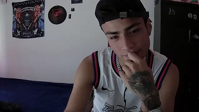 Snapshot of Fenix_hardcock chatting on 05-15-26, 01:40 Fenix hardcock online show from 05-15-26, 01:40