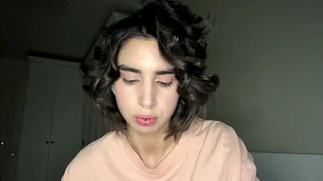 JessiaRuezga online show from 05-18-26, 12:22